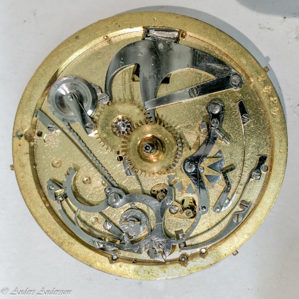 Äldre typ av repeterur med kedja.